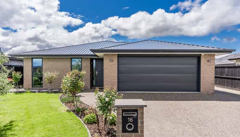 16 Carrick Place, Mosgiel