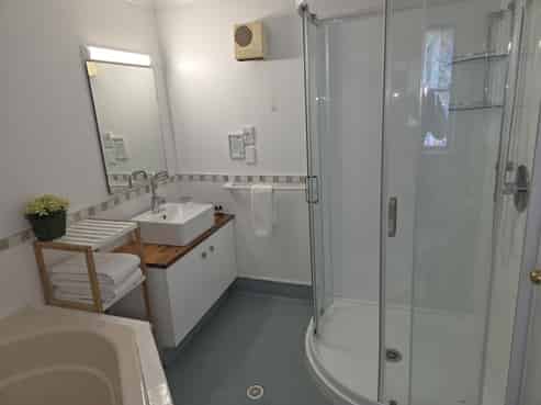 Lakeside motel in Taupo, rare opportunity!