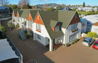 Charming lodge near Lake Taupo - investment gem!