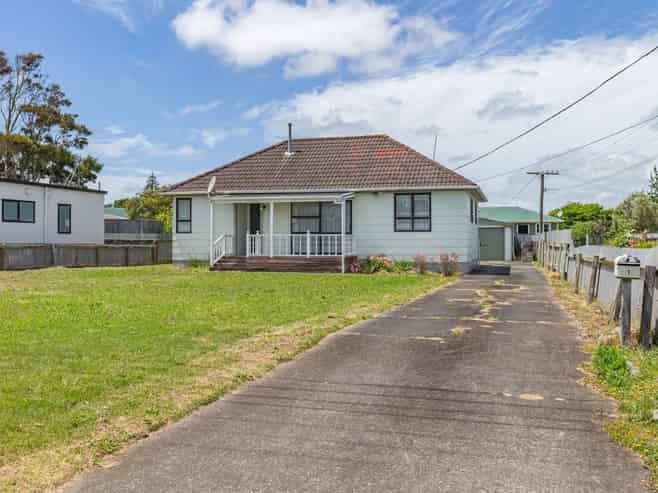 1 Gladstone Street, Foxton