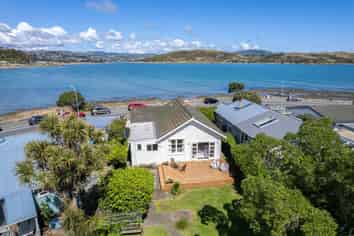 2 Sunset Parade, Plimmerton