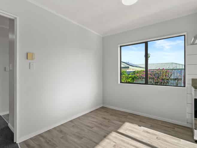 2/4 Laurie Avenue, Papakura