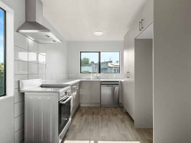 2/4 Laurie Avenue, Papakura