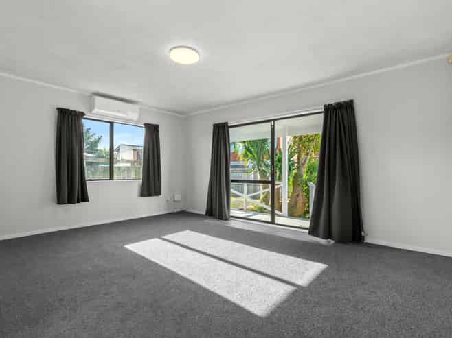 2/4 Laurie Avenue, Papakura