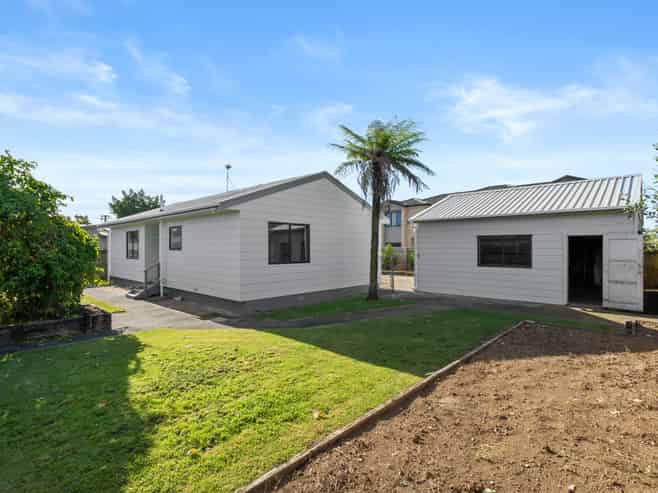 2/4 Laurie Avenue, Papakura