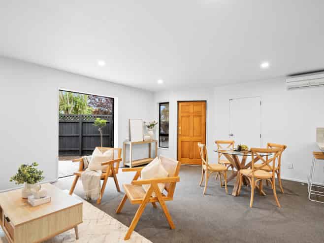 1/152B Beach Road, North New Brighton