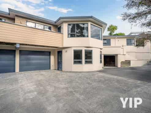 10 Longmont Terrace, Churton Park