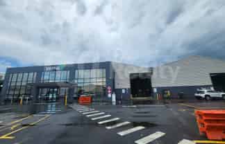 Industrial Warehouse Full Drive-Around Access