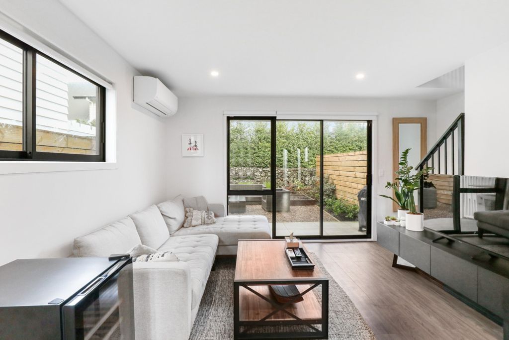 Modern Townhouse Living in Mangere Bridge - Widok 4