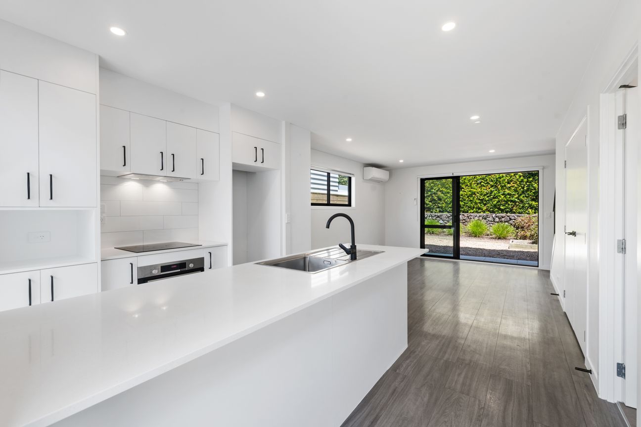 Modern Townhouse Living in Mangere Bridge - Widok 3