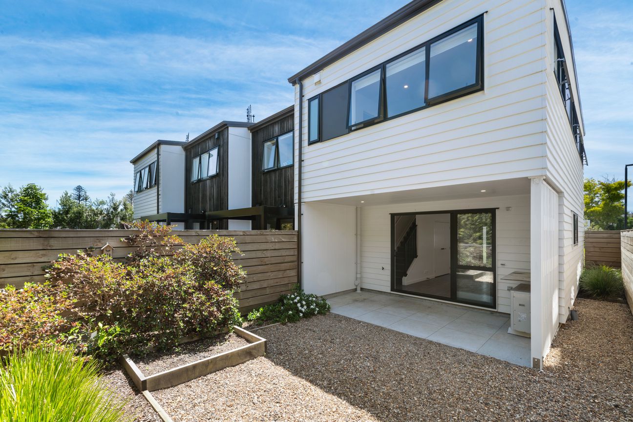 Modern Townhouse Living in Mangere Bridge - Widok 2