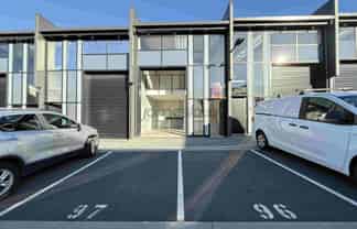 49 sqm Modern Self Contained Industrial Unit 