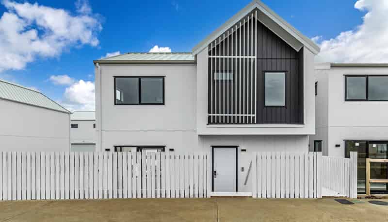 16 Green Bamboo Road, Hobsonville