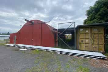 Large yard with warehouse in Riverlea 