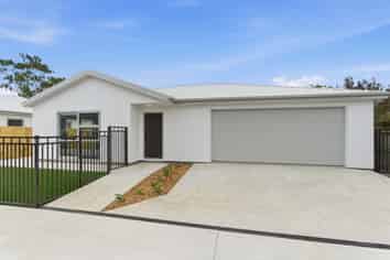 2/28 Wellington Street, Linwood