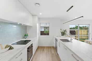 2/28 Wellington Street, Linwood