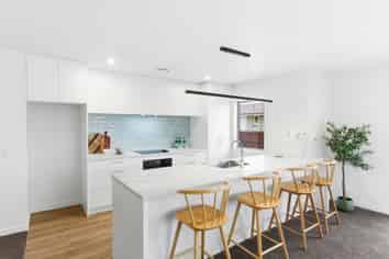 2/28 Wellington Street, Linwood