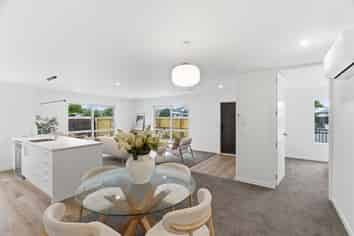 2/28 Wellington Street, Linwood