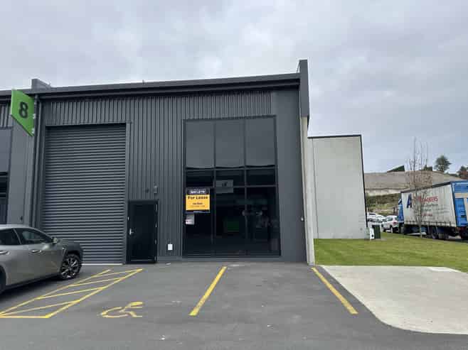 Easy access front unit for Lease