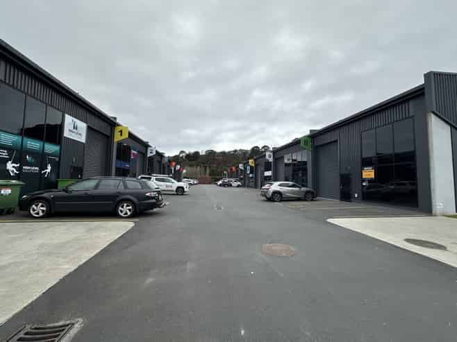 Easy access front unit for Lease