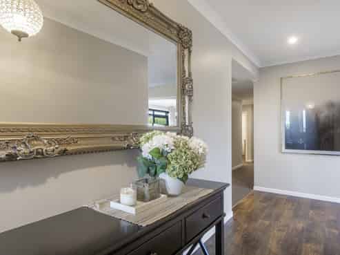 10 Benmore Crescent, Pyes Pa