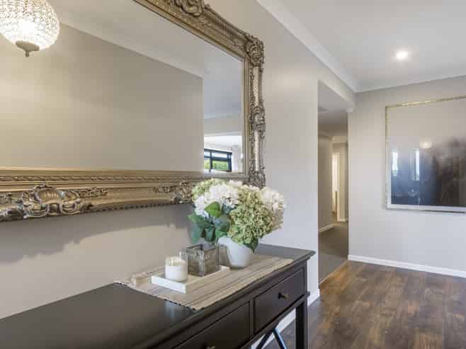 10 Benmore Crescent, Pyes Pa