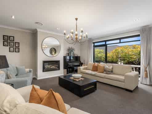 10 Benmore Crescent, Pyes Pa