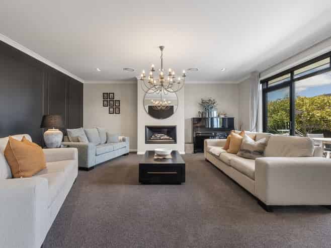 10 Benmore Crescent, Pyes Pa