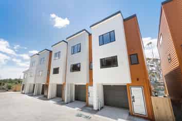 9-11/145 Albany Hway, Glenfield