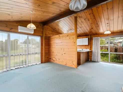 24 Neri Crescent , Hillcrest