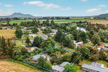 1360 River Road, Broadlands Forest