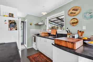 1360 River Road, Broadlands Forest