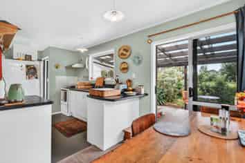 1360 River Road, Broadlands Forest