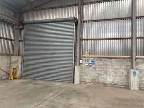 High-stud warehouse, excellent yard & dual access
