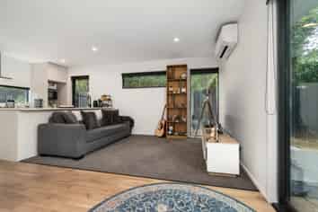 199d Hills Road, Edgeware