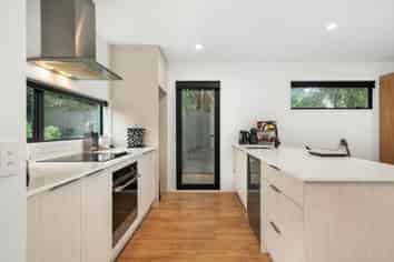 199d Hills Road, Edgeware