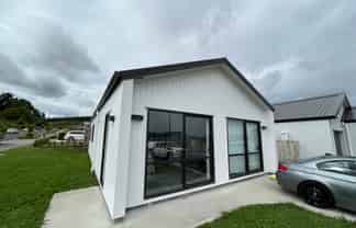 8 Rongomai, Helensville