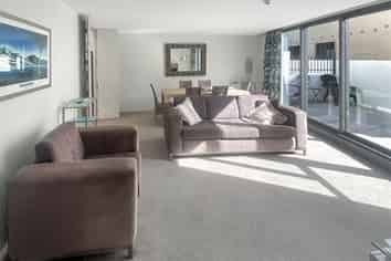 2/20 Esplanade, Sumner