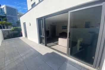 2/20 Esplanade, Sumner