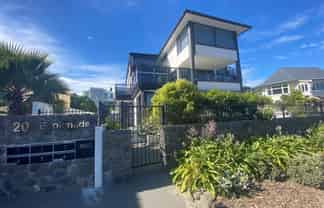 2/20 Esplanade, Sumner