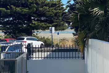 2/20 Esplanade, Sumner