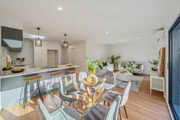 7/60 Akatarawa Road, Brown Owl