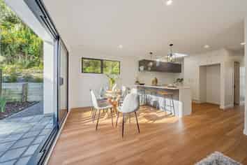 7/60 Akatarawa Road, Brown Owl