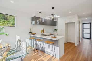 7/60 Akatarawa Road, Brown Owl