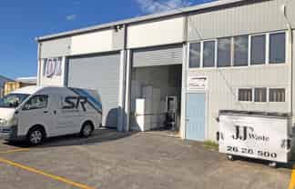 FUNCTIONAL WAREHOUSE FOR LEASE
