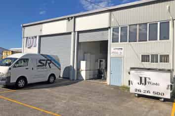 FUNCTIONAL WAREHOUSE FOR LEASE
