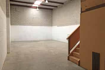 FUNCTIONAL WAREHOUSE FOR LEASE
