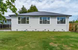 238 High Street North, Carterton