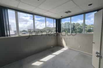 Newmarket Office 260sqm with 6 Car Parks