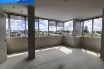 Newmarket Office 260sqm with 6 Car Parks